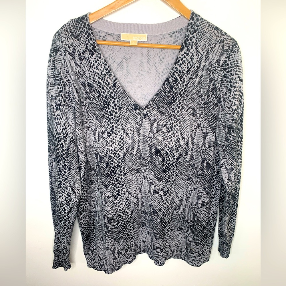 MICHAEL KORS SNAKE ANIMAL PRINT V NECK SWEATER LIGHT WEIGHT SZ LARGE BLACK GRAY